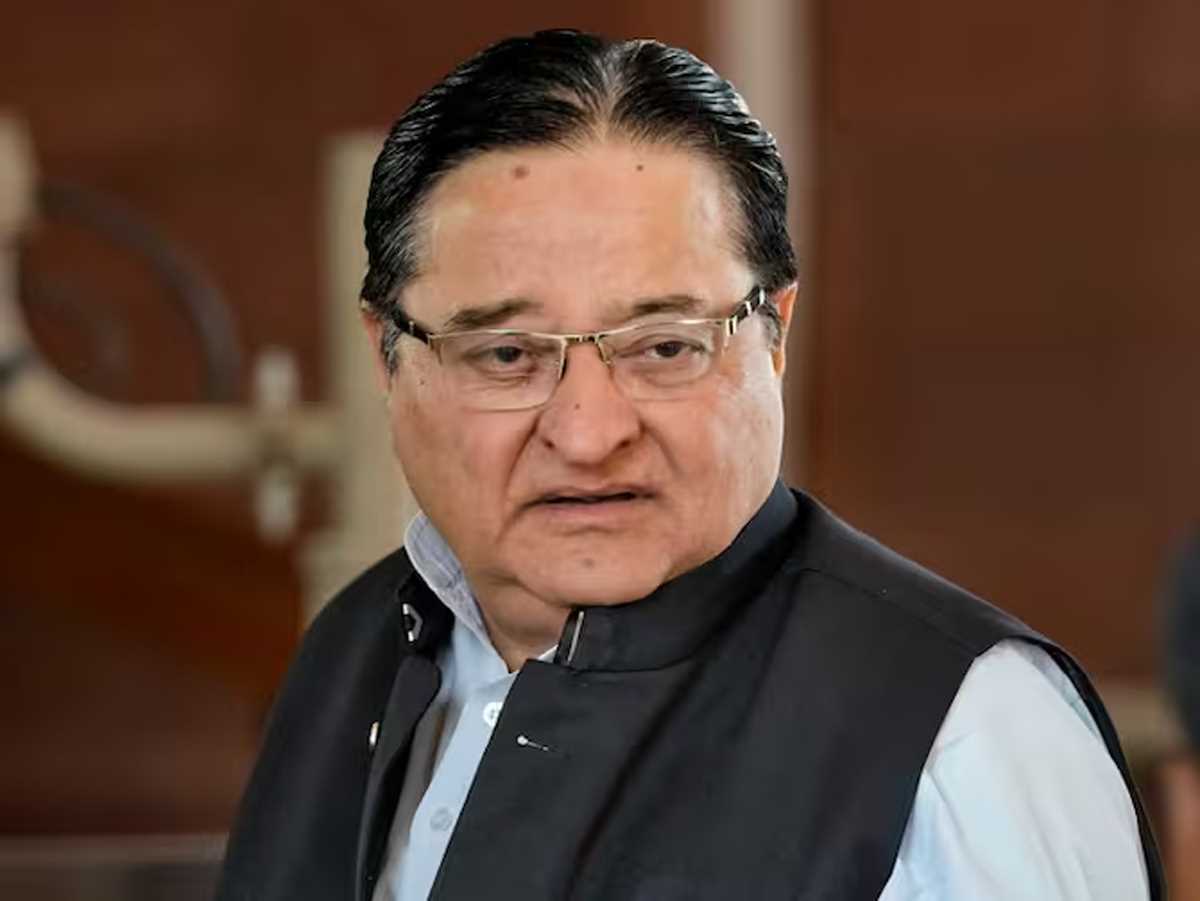 टिकट कटने पर एसटी हसन बोले, अखिलेश के करीबी उन्हें कर रहे मिसगाइड